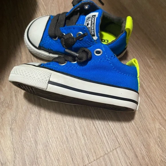 Converse size 3 infant shoes - Picture 3 of 4